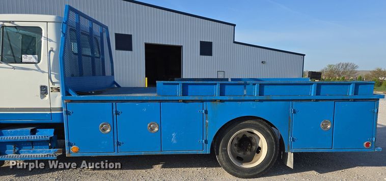 image for item DP6324 2000 International 4700 flatbed truck