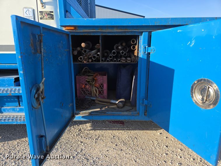 image for item DP6324 2000 International 4700 flatbed truck