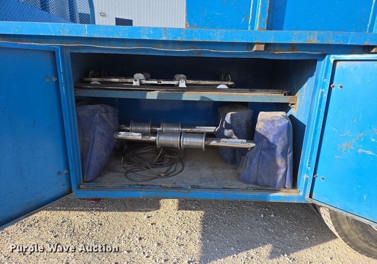 image for item DP6324 2000 International 4700 flatbed truck