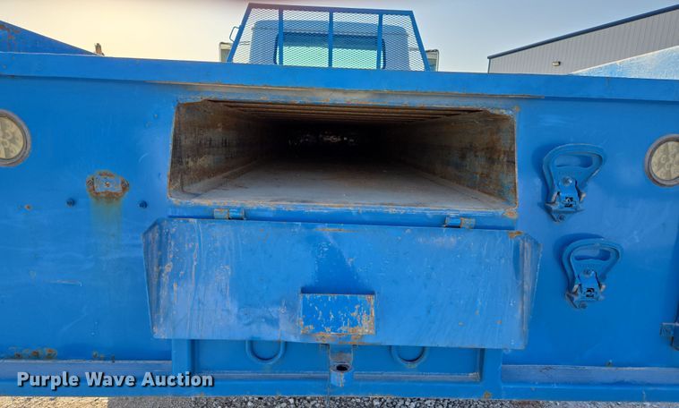 image for item DP6324 2000 International 4700 flatbed truck