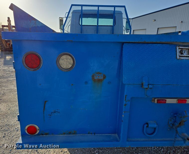 image for item DP6324 2000 International 4700 flatbed truck