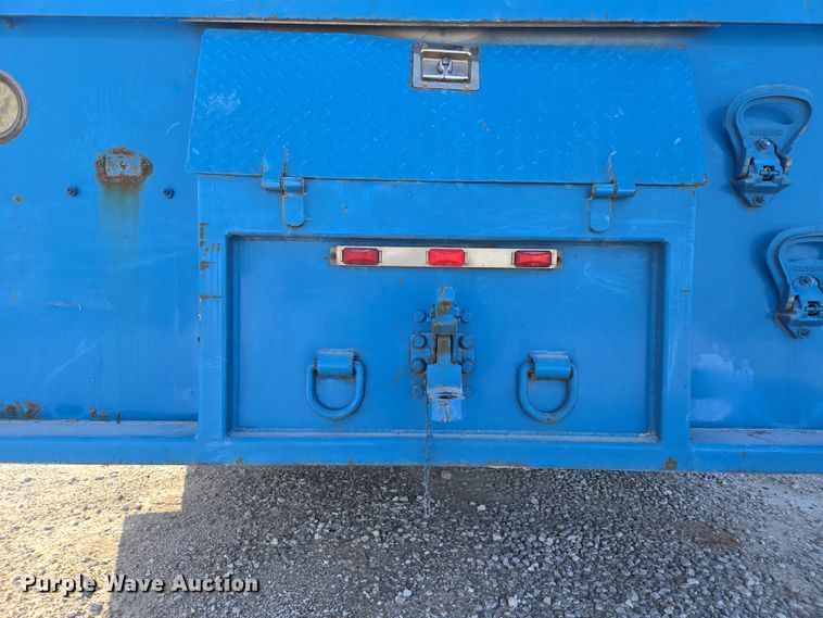 image for item DP6324 2000 International 4700 flatbed truck