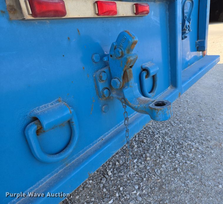 image for item DP6324 2000 International 4700 flatbed truck