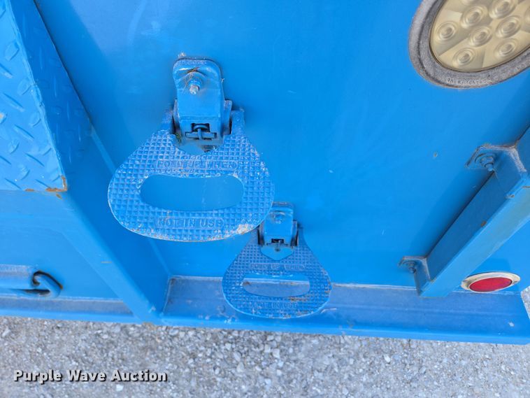 image for item DP6324 2000 International 4700 flatbed truck