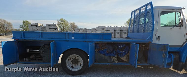 image for item DP6324 2000 International 4700 flatbed truck