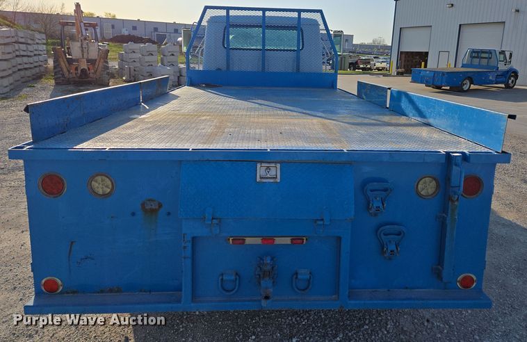image for item DP6324 2000 International 4700 flatbed truck