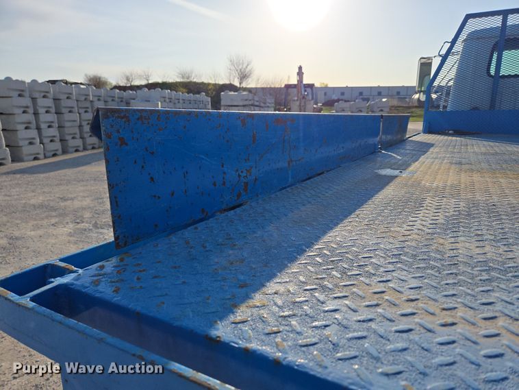 image for item DP6324 2000 International 4700 flatbed truck