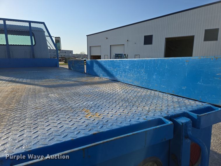 image for item DP6324 2000 International 4700 flatbed truck