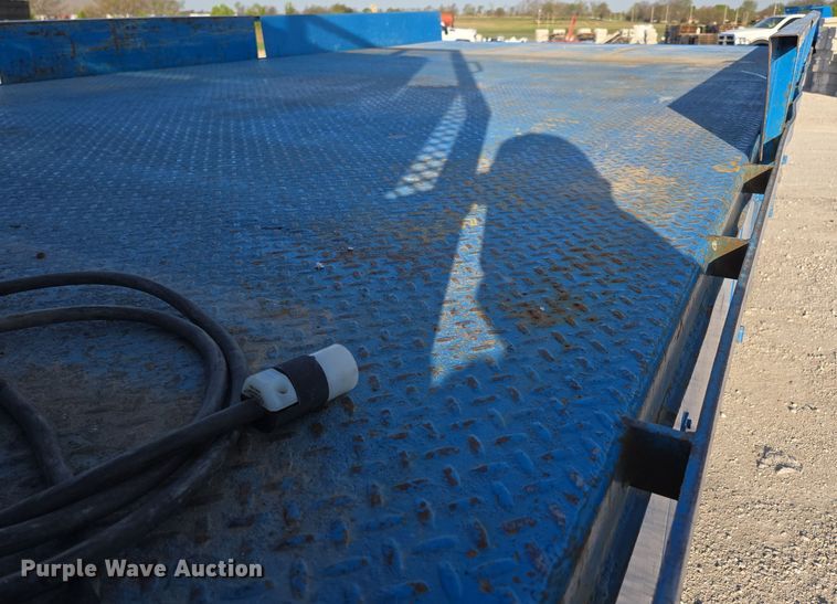 image for item DP6324 2000 International 4700 flatbed truck