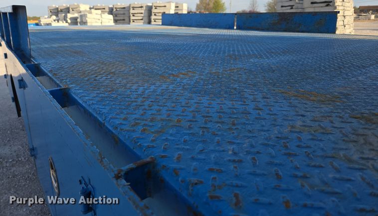 image for item DP6324 2000 International 4700 flatbed truck