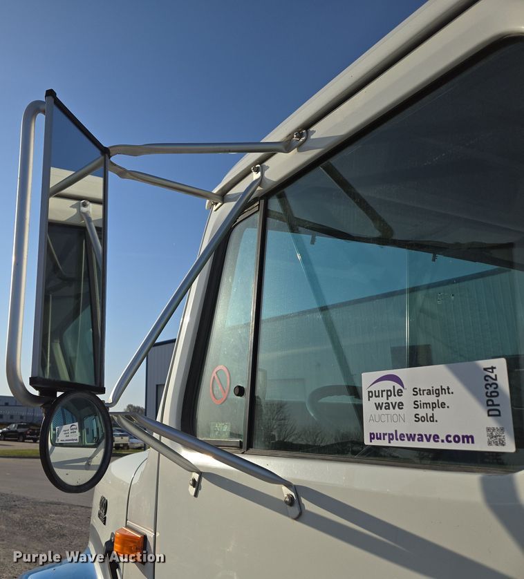 image for item DP6324 2000 International 4700 flatbed truck