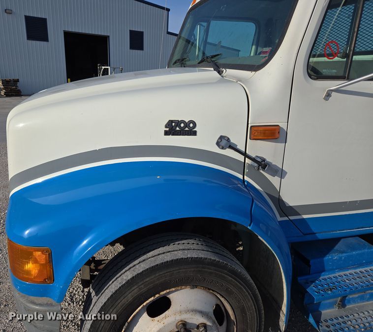 image for item DP6324 2000 International 4700 flatbed truck