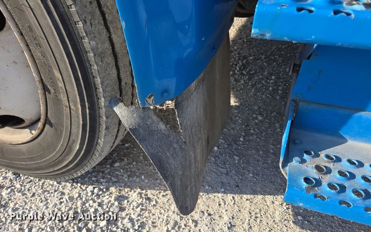 image for item DP6324 2000 International 4700 flatbed truck