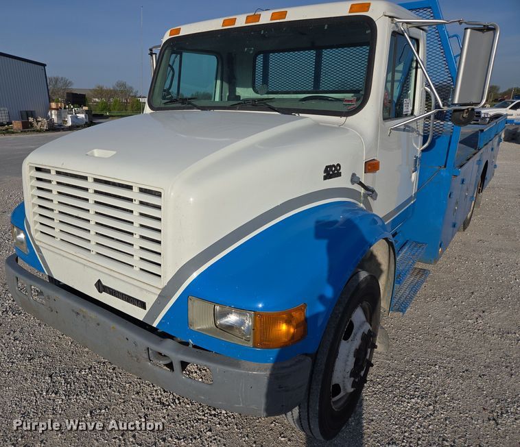 image for item DP6324 2000 International 4700 flatbed truck