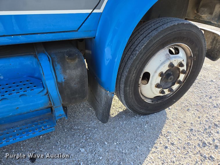 image for item DP6324 2000 International 4700 flatbed truck