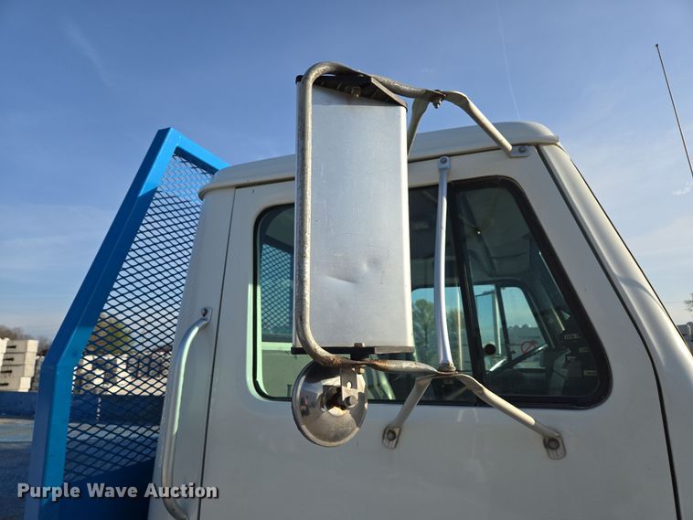 image for item DP6324 2000 International 4700 flatbed truck