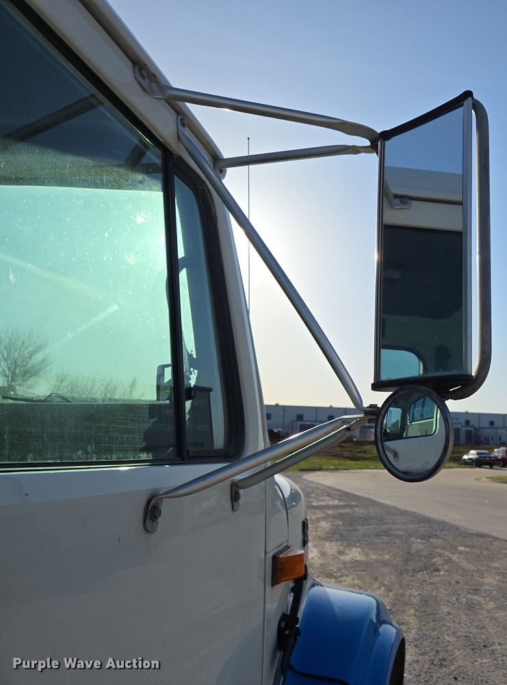 image for item DP6324 2000 International 4700 flatbed truck