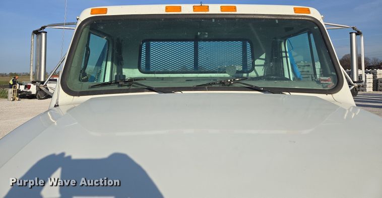 image for item DP6324 2000 International 4700 flatbed truck