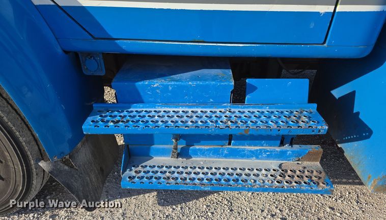 image for item DP6324 2000 International 4700 flatbed truck