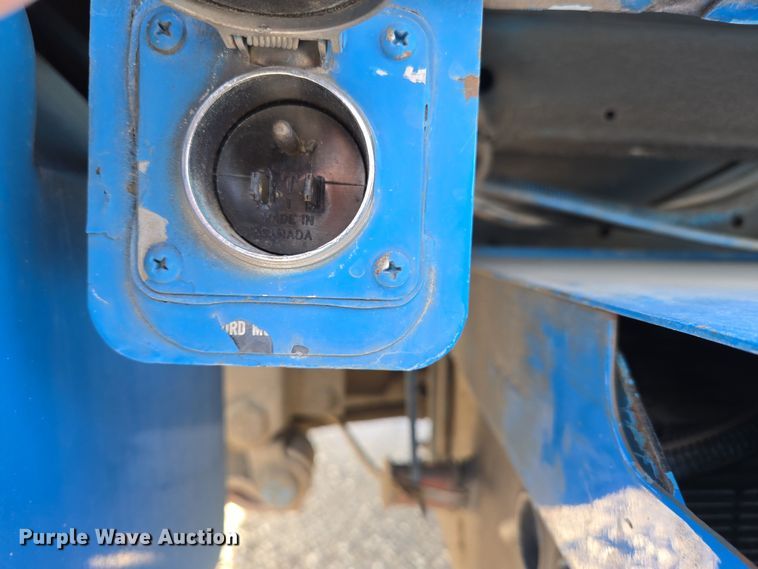 image for item DP6324 2000 International 4700 flatbed truck