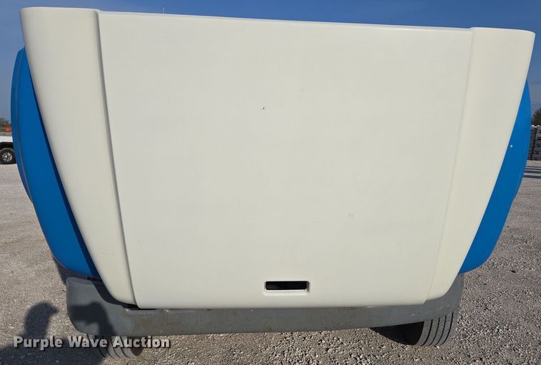 image for item DP6324 2000 International 4700 flatbed truck