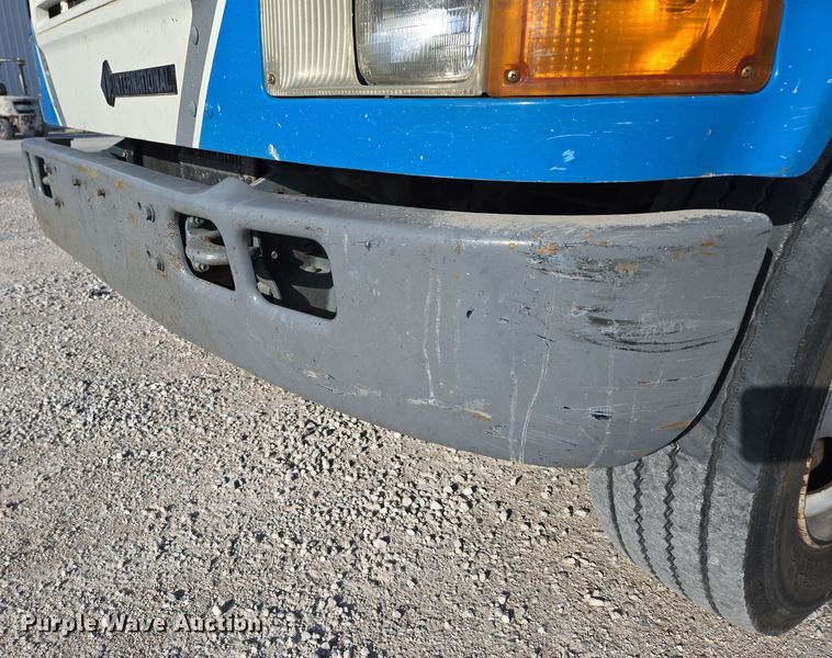 image for item DP6324 2000 International 4700 flatbed truck