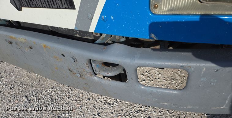 image for item DP6324 2000 International 4700 flatbed truck