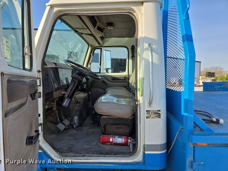 image for item DP6324 2000 International 4700 flatbed truck