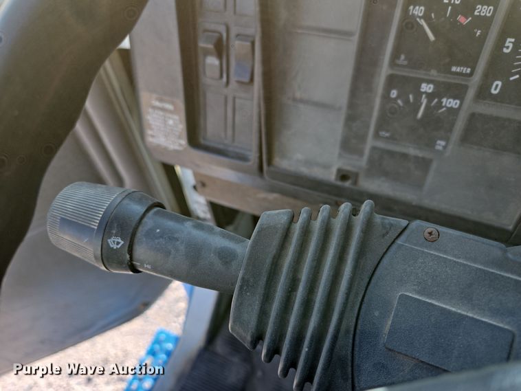 image for item DP6324 2000 International 4700 flatbed truck