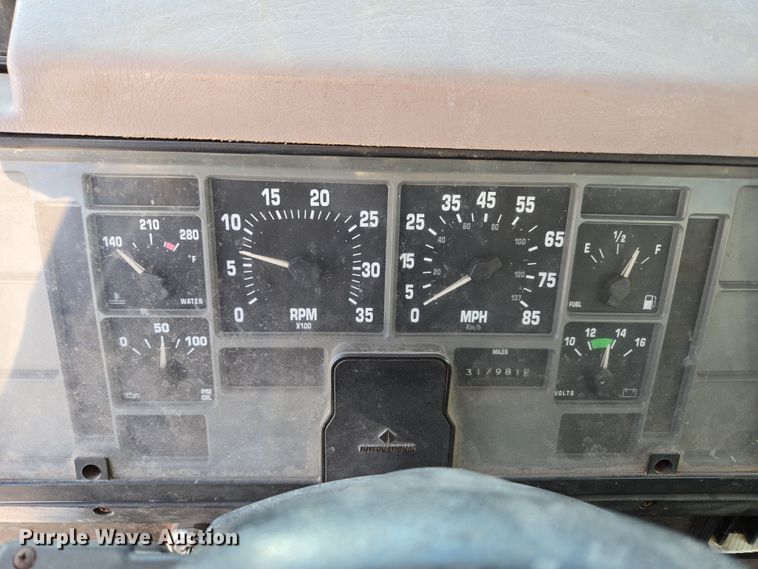 image for item DP6324 2000 International 4700 flatbed truck