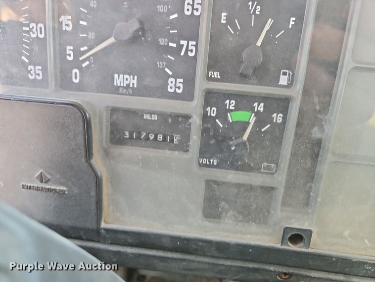 image for item DP6324 2000 International 4700 flatbed truck