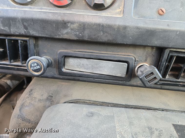 image for item DP6324 2000 International 4700 flatbed truck