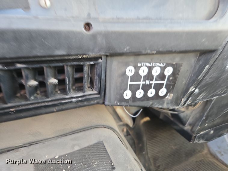 image for item DP6324 2000 International 4700 flatbed truck