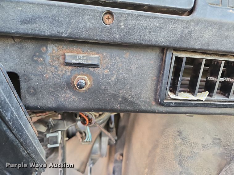 image for item DP6324 2000 International 4700 flatbed truck