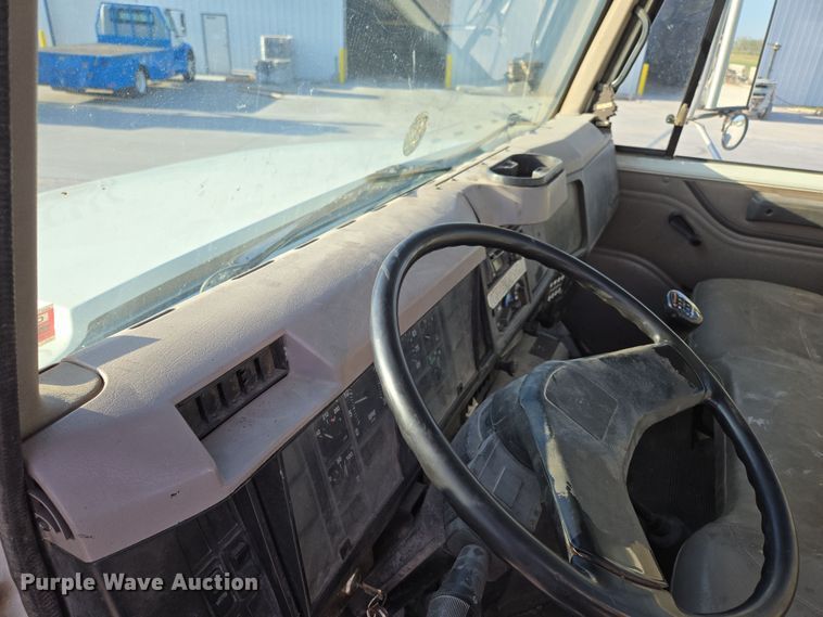 image for item DP6324 2000 International 4700 flatbed truck