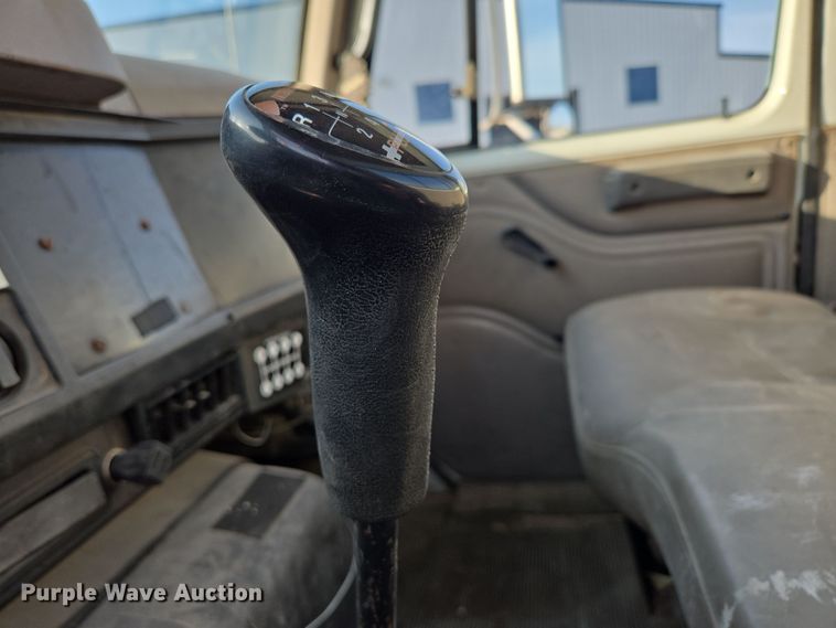 image for item DP6324 2000 International 4700 flatbed truck