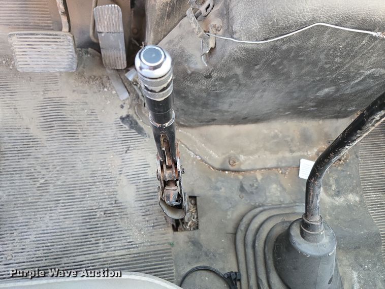 image for item DP6324 2000 International 4700 flatbed truck