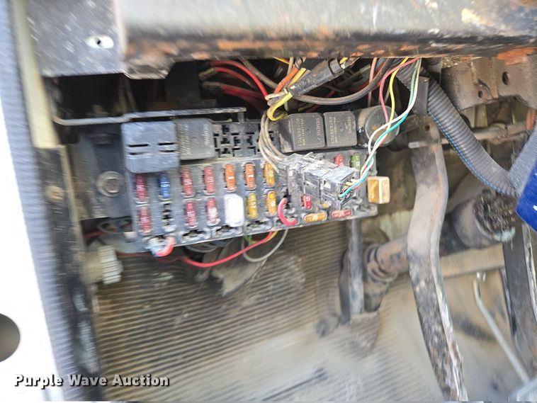 image for item DP6324 2000 International 4700 flatbed truck