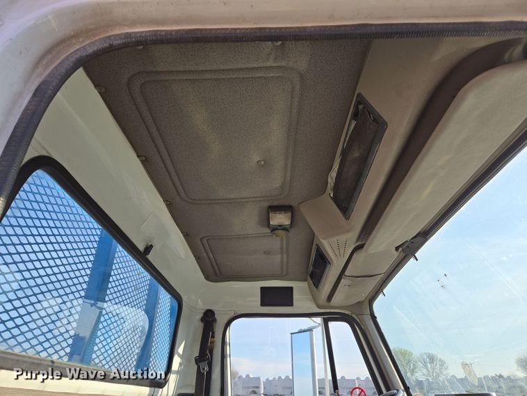 image for item DP6324 2000 International 4700 flatbed truck