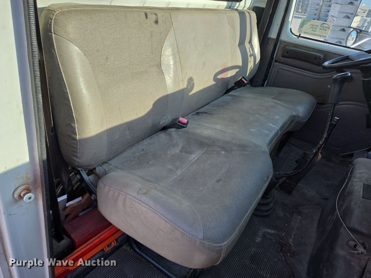 image for item DP6324 2000 International 4700 flatbed truck