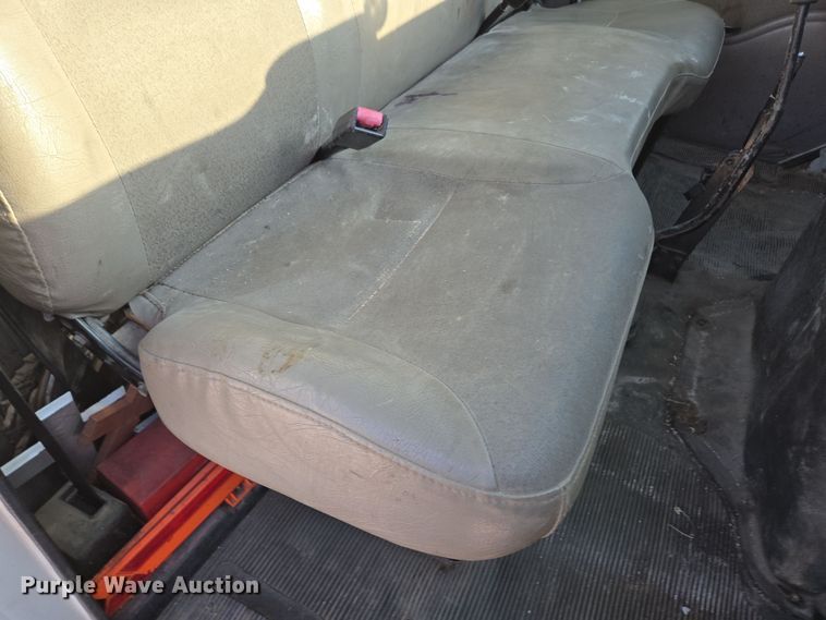 image for item DP6324 2000 International 4700 flatbed truck