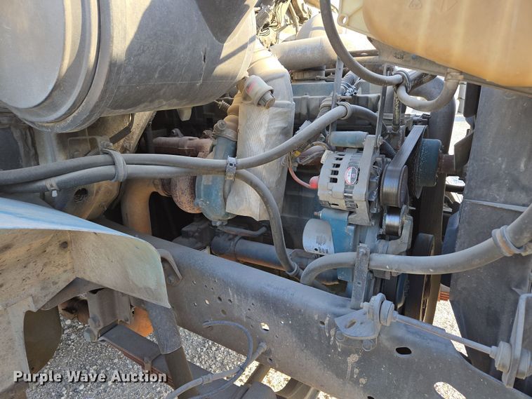 image for item DP6324 2000 International 4700 flatbed truck