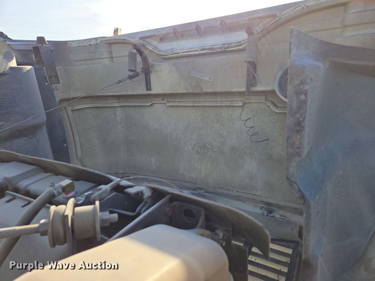 image for item DP6324 2000 International 4700 flatbed truck