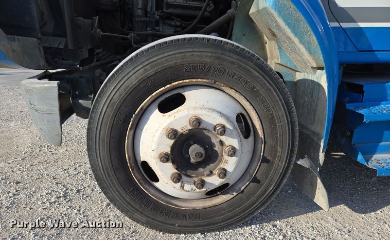 image for item DP6324 2000 International 4700 flatbed truck