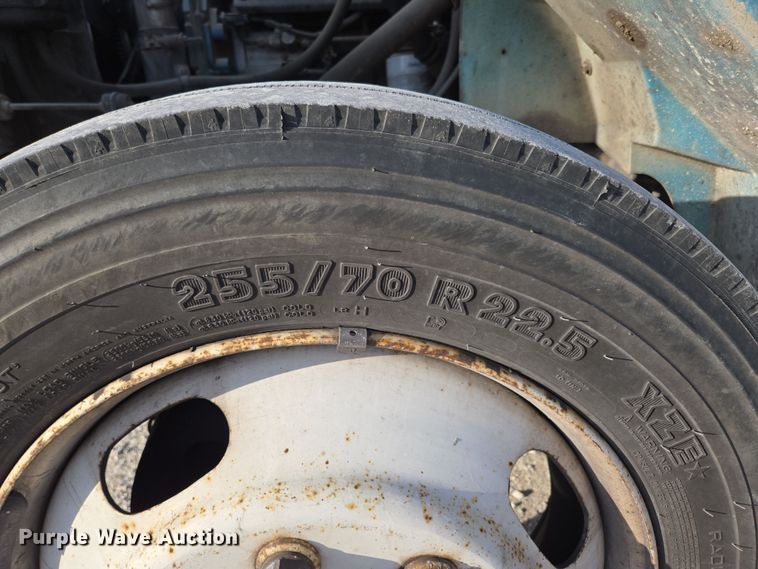 image for item DP6324 2000 International 4700 flatbed truck