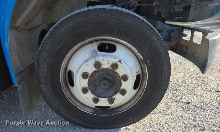 image for item DP6324 2000 International 4700 flatbed truck