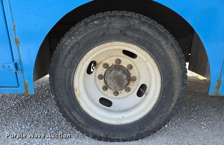 image for item DP6324 2000 International 4700 flatbed truck