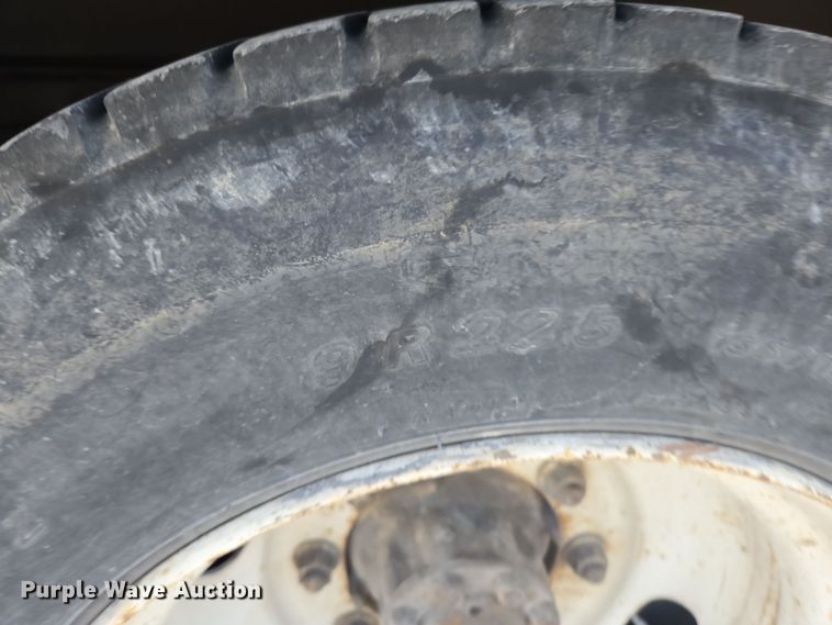 image for item DP6324 2000 International 4700 flatbed truck