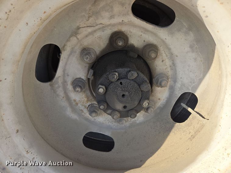 image for item DP6324 2000 International 4700 flatbed truck