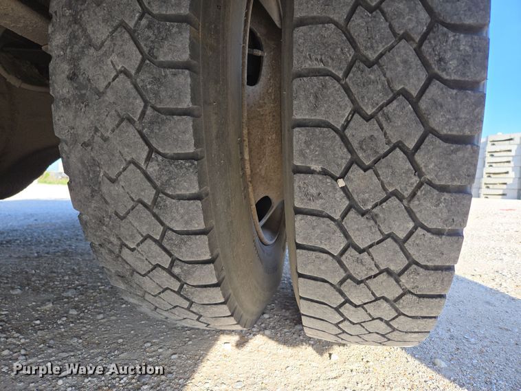 image for item DP6324 2000 International 4700 flatbed truck